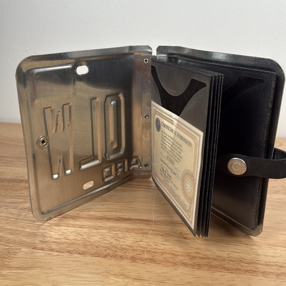 Unique little Earth recycled License Plate CD wallet - Picture 5 of 12